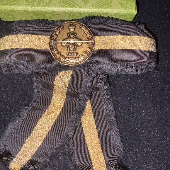 Brand new with box & bag Gucci Grosgrain Bow Brooch Pin with Pearls &Crystals - Picture 8 of 8